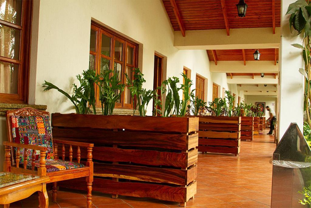 Hotel Dos Mundos Panajachel Exterior photo